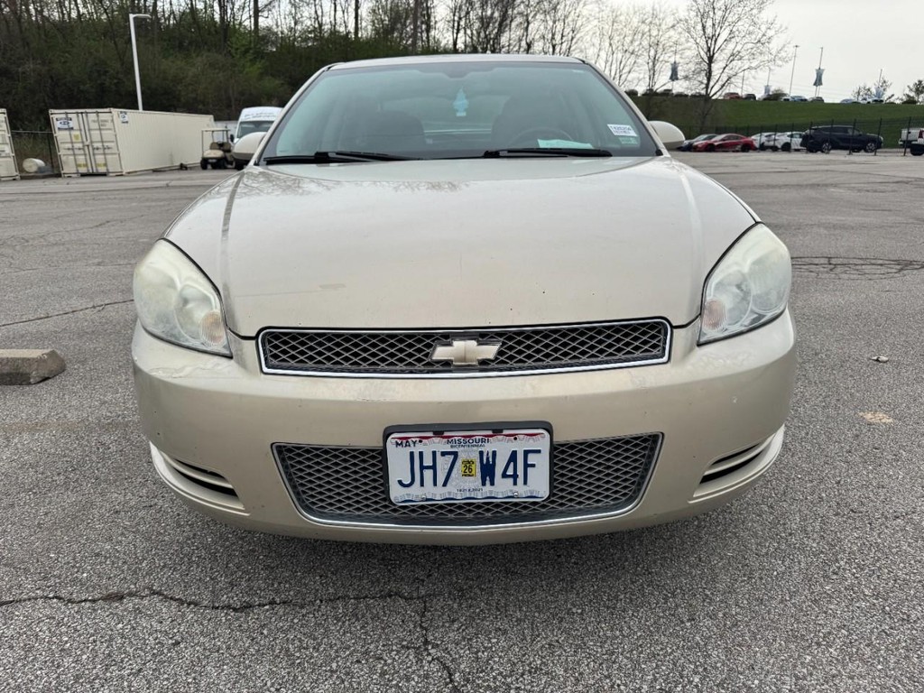 Chevrolet Impala Vehicle Full-screen Gallery Image 02