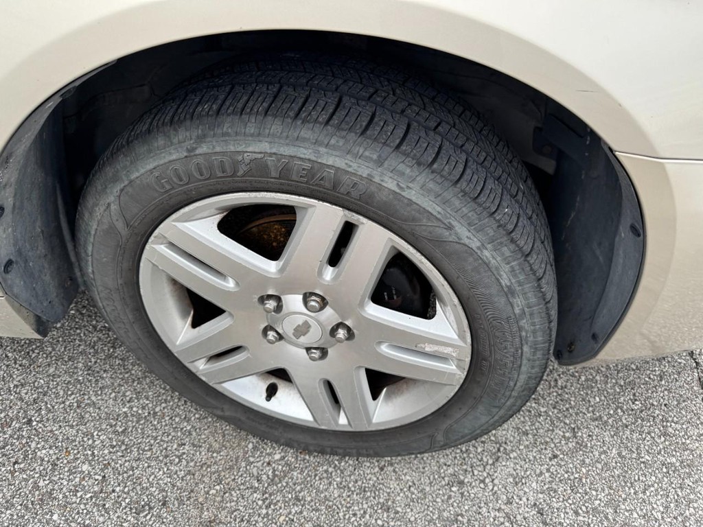 Chevrolet Impala Vehicle Full-screen Gallery Image 03