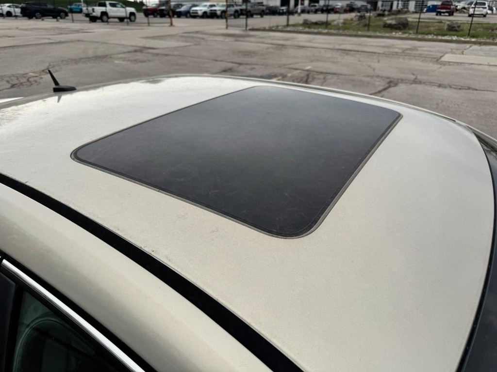 Chevrolet Impala Vehicle Full-screen Gallery Image 04