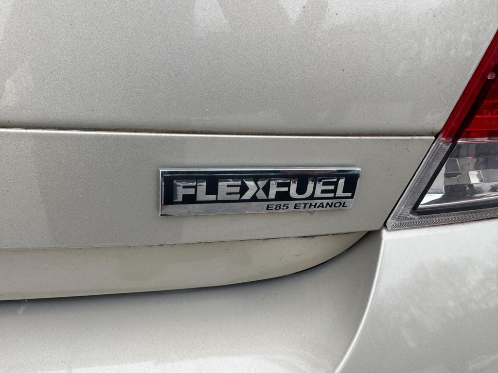 Chevrolet Impala Vehicle Full-screen Gallery Image 08