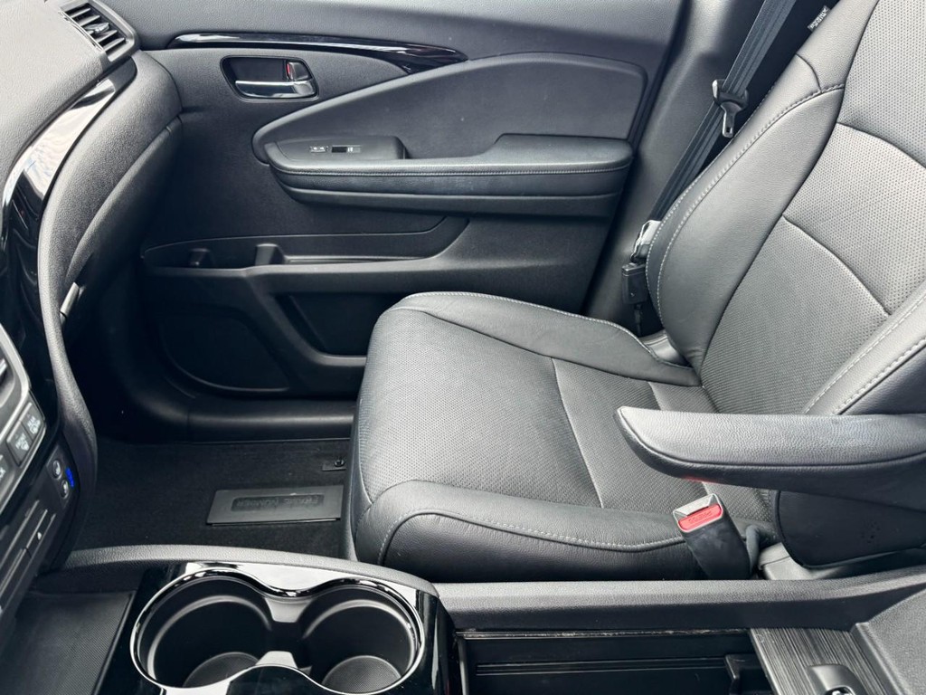 Honda Pilot Vehicle Full-screen Gallery Image 17