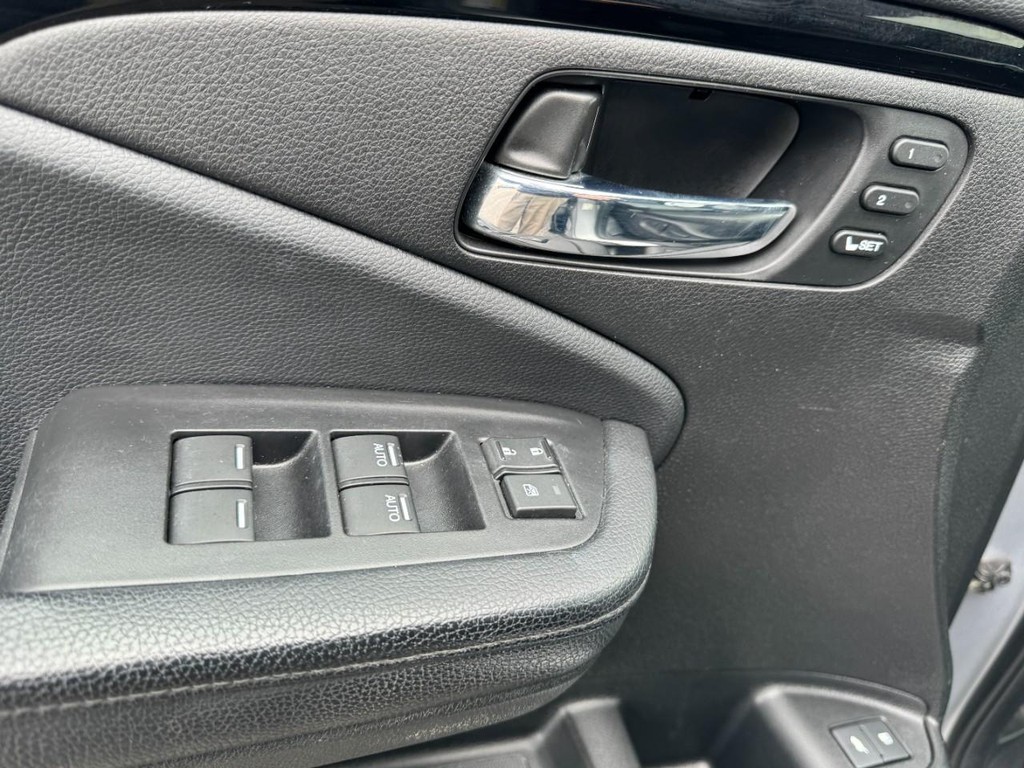 Honda Pilot Vehicle Full-screen Gallery Image 19