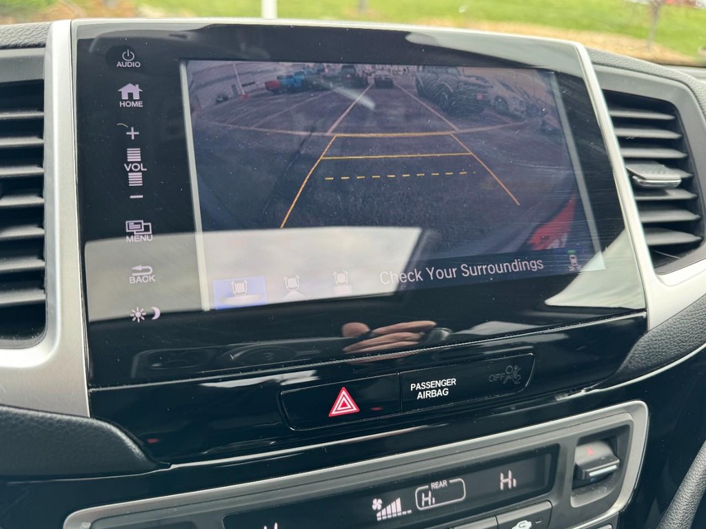 Honda Pilot Vehicle Full-screen Gallery Image 25