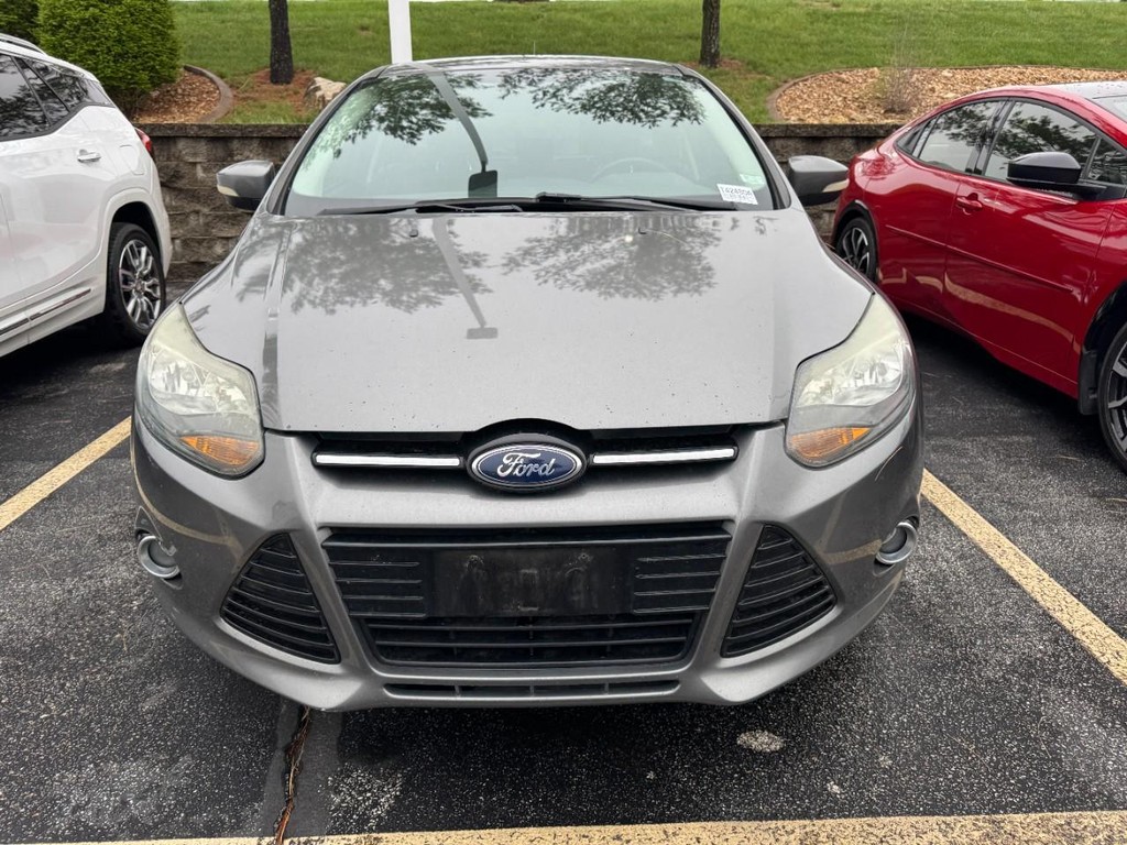 Ford Focus Vehicle Full-screen Gallery Image 02