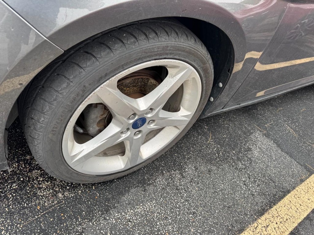 Ford Focus Vehicle Full-screen Gallery Image 04