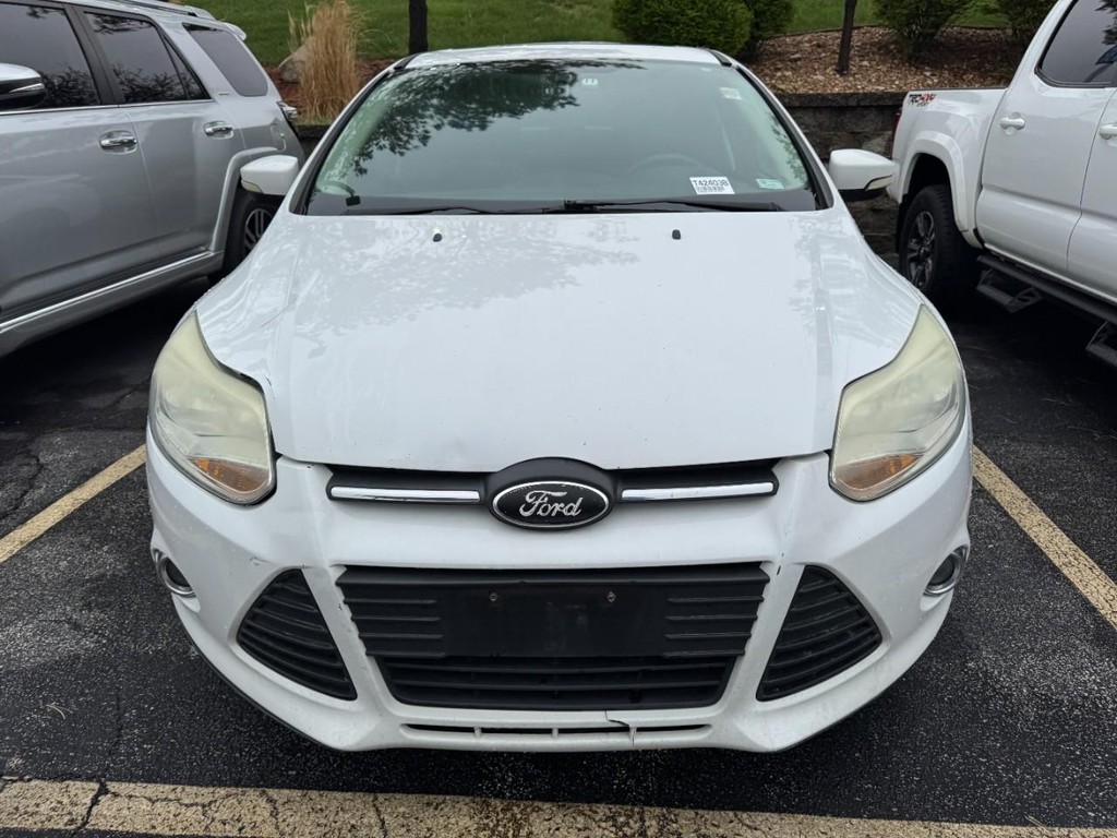 Ford Focus Vehicle Full-screen Gallery Image 02