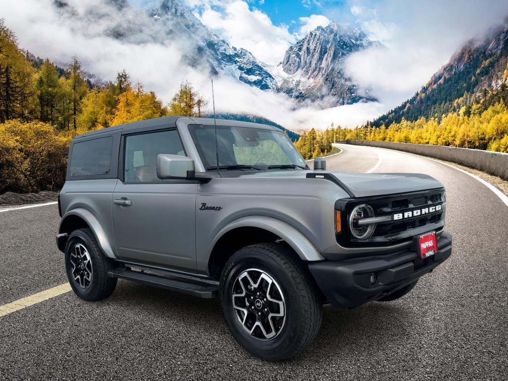 Ford Bronco Vehicle Full-screen Gallery Image 01