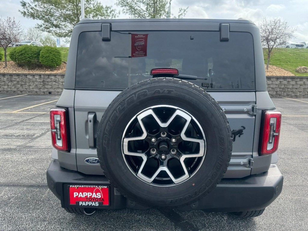 Ford Bronco Vehicle Full-screen Gallery Image 04
