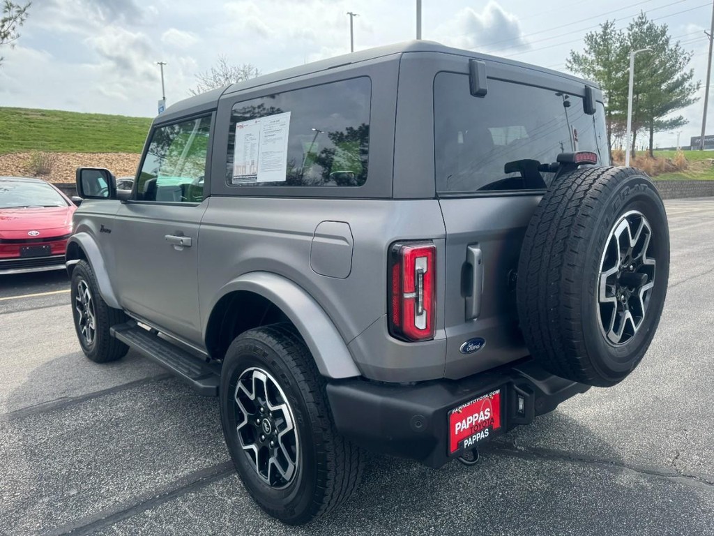 Ford Bronco Vehicle Full-screen Gallery Image 05