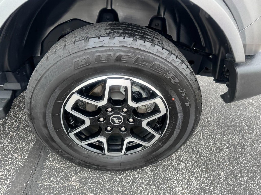 Ford Bronco Vehicle Full-screen Gallery Image 07