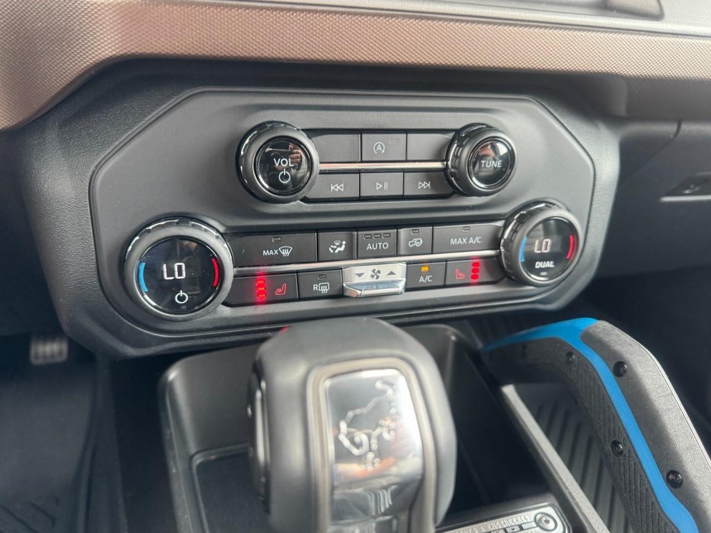 Ford Bronco Vehicle Full-screen Gallery Image 16