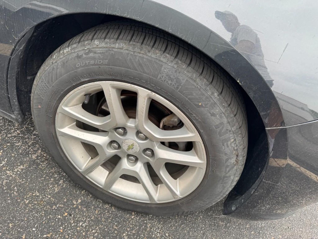 Chevrolet Malibu Vehicle Full-screen Gallery Image 04