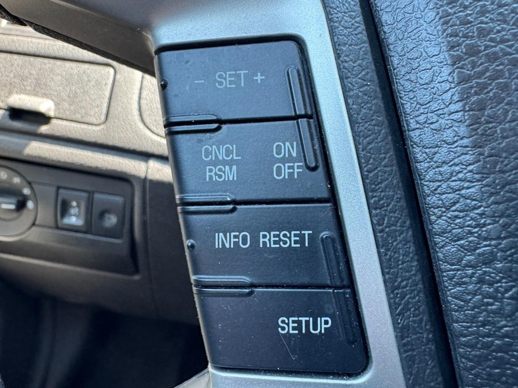 Ford Fusion Vehicle Full-screen Gallery Image 16