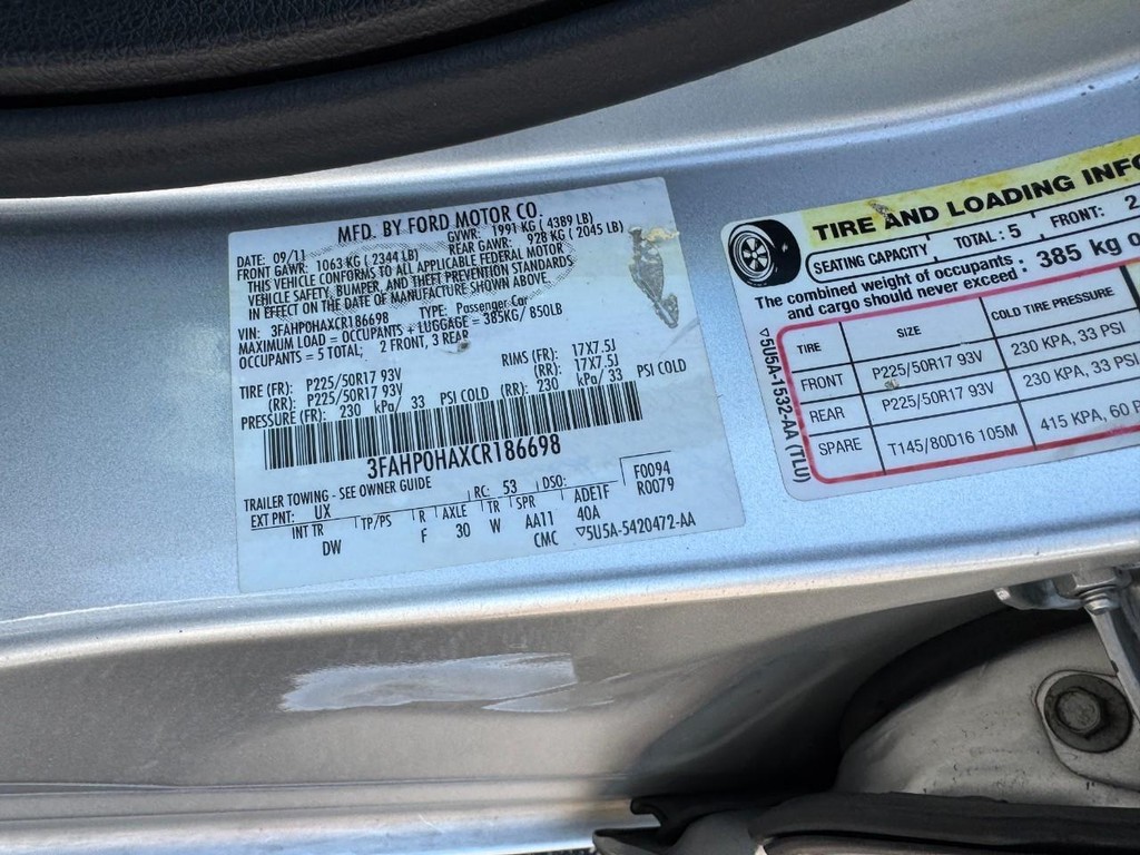 Ford Fusion Vehicle Full-screen Gallery Image 20