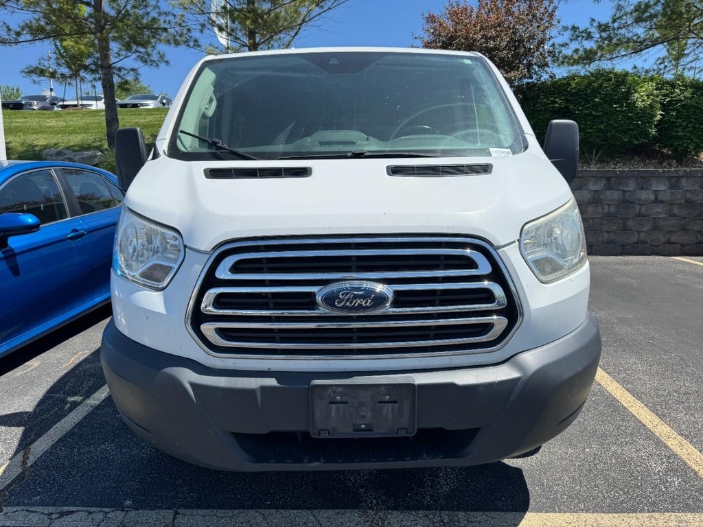 Ford Transit Wagon Vehicle Full-screen Gallery Image 02