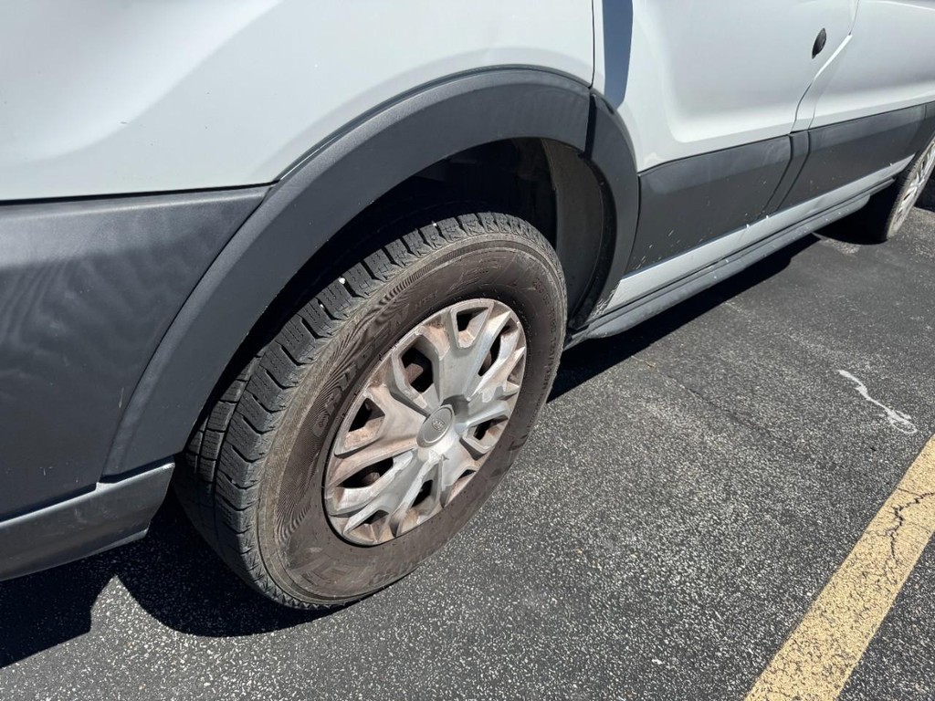 Ford Transit Wagon Vehicle Full-screen Gallery Image 04