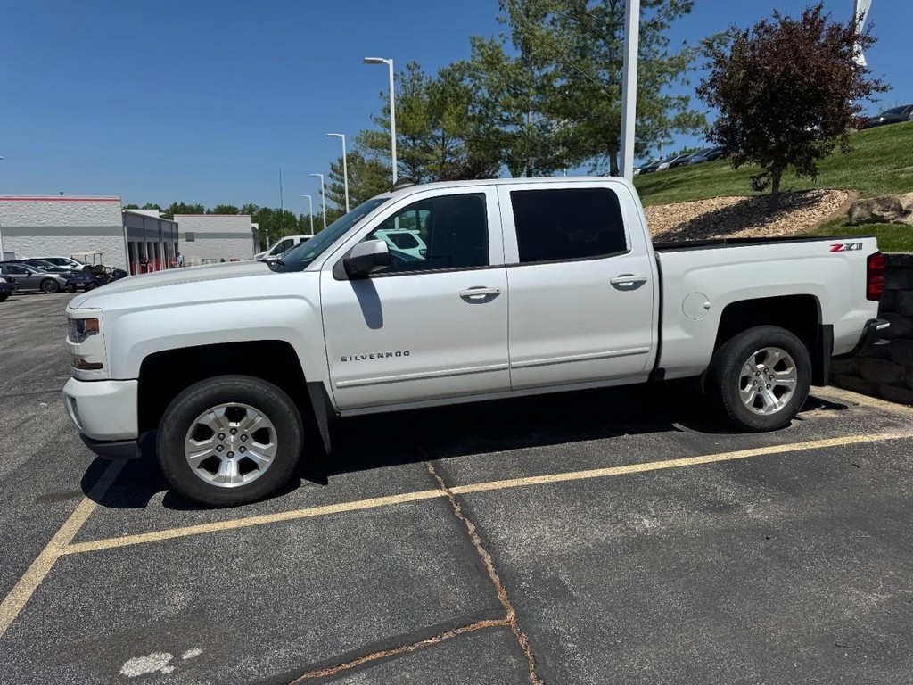 Chevrolet Silverado 1500 Vehicle Full-screen Gallery Image 03