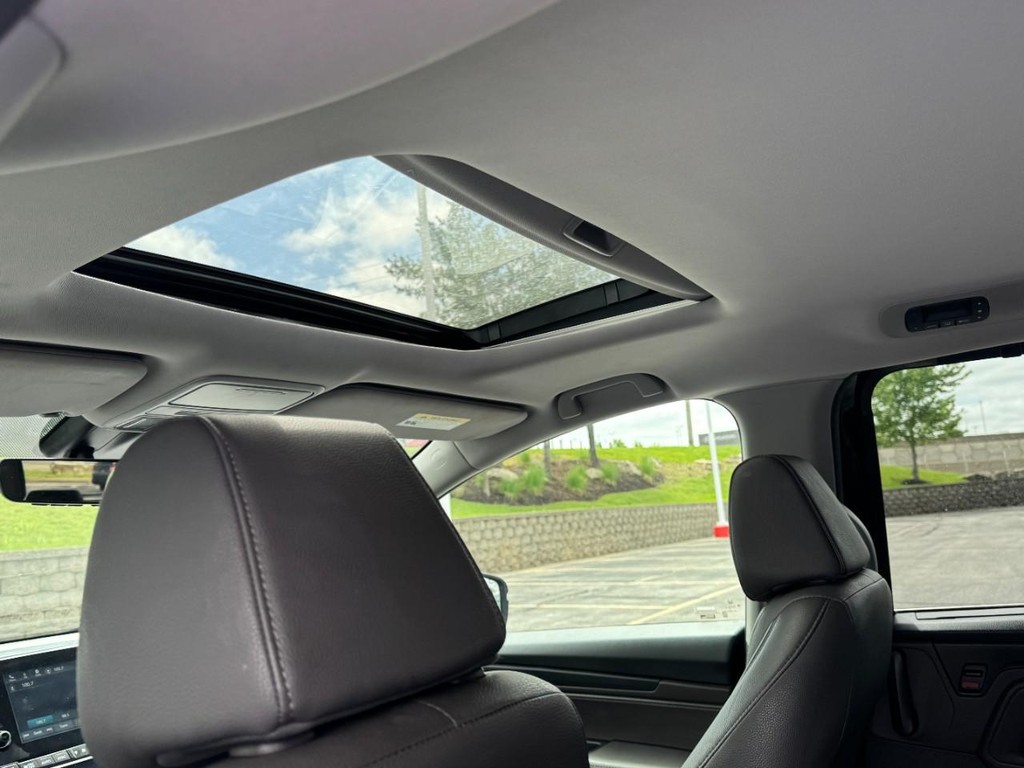 Honda Odyssey Vehicle Full-screen Gallery Image 12