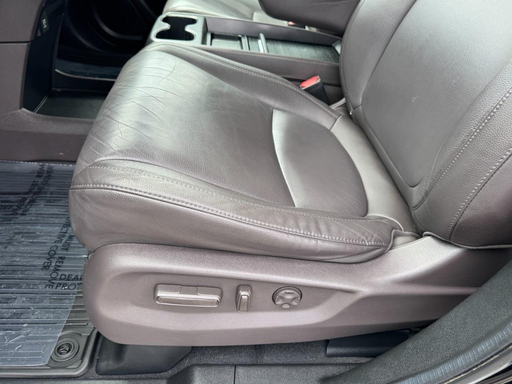 Honda Odyssey Vehicle Full-screen Gallery Image 16
