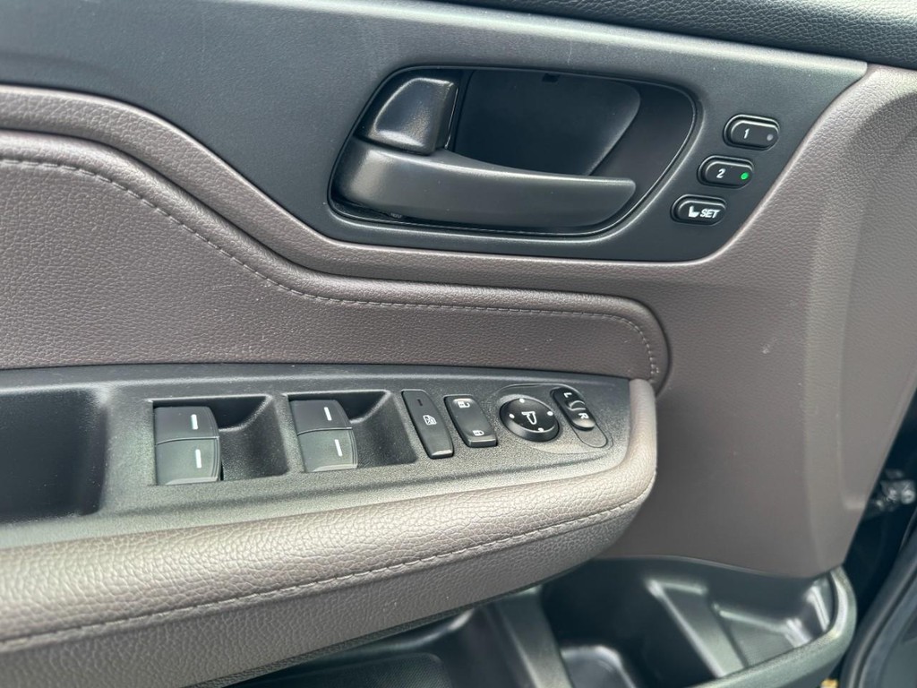Honda Odyssey Vehicle Full-screen Gallery Image 17