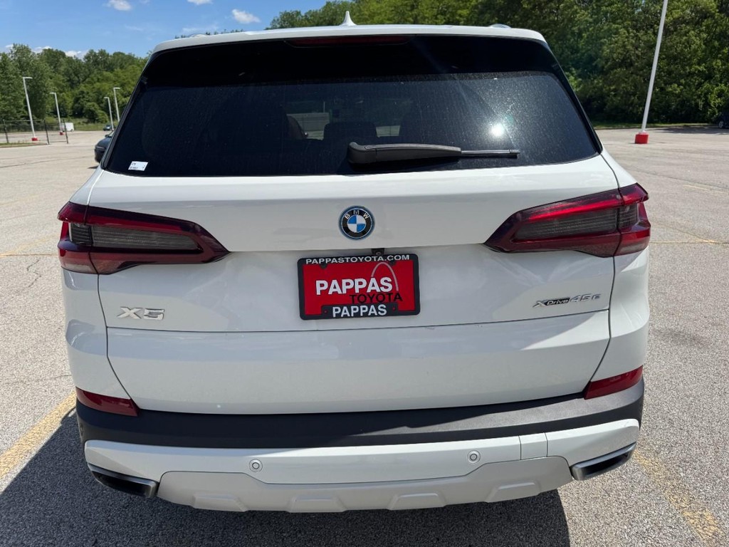 BMW X5 Vehicle Full-screen Gallery Image 04