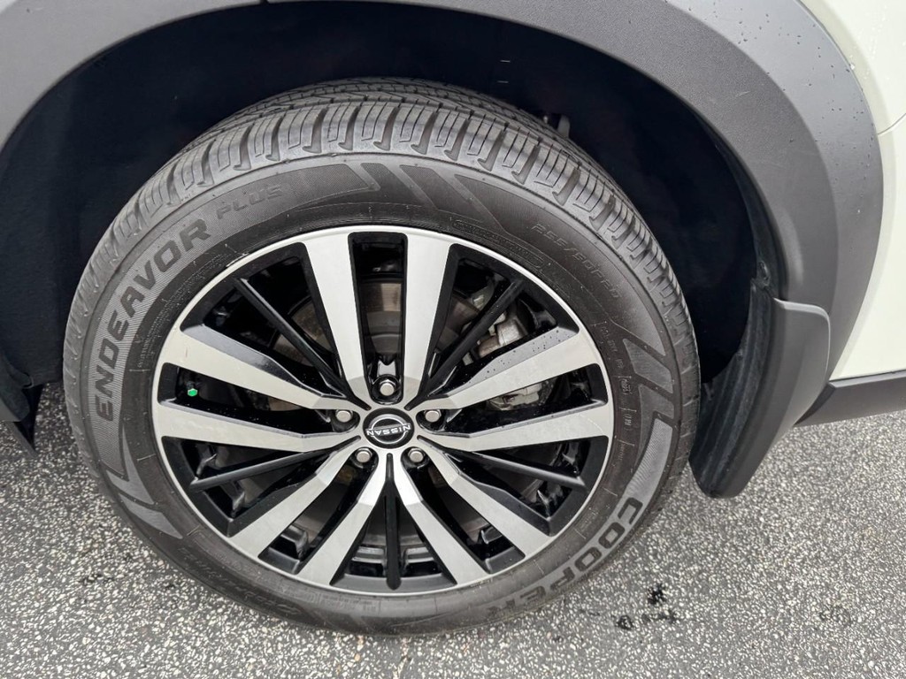 Nissan Pathfinder Vehicle Full-screen Gallery Image 07