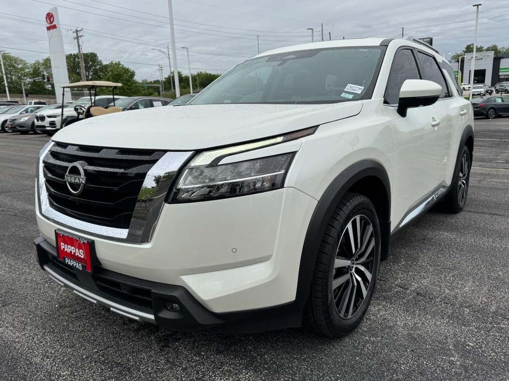 Nissan Pathfinder Vehicle Full-screen Gallery Image 08