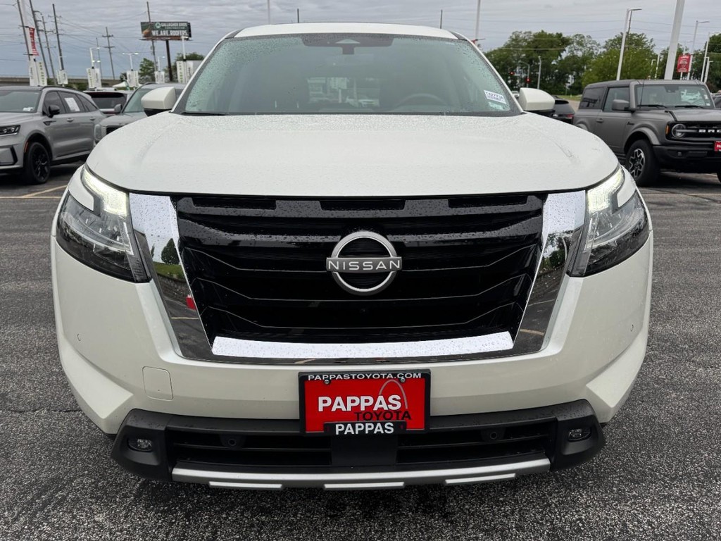 Nissan Pathfinder Vehicle Full-screen Gallery Image 09