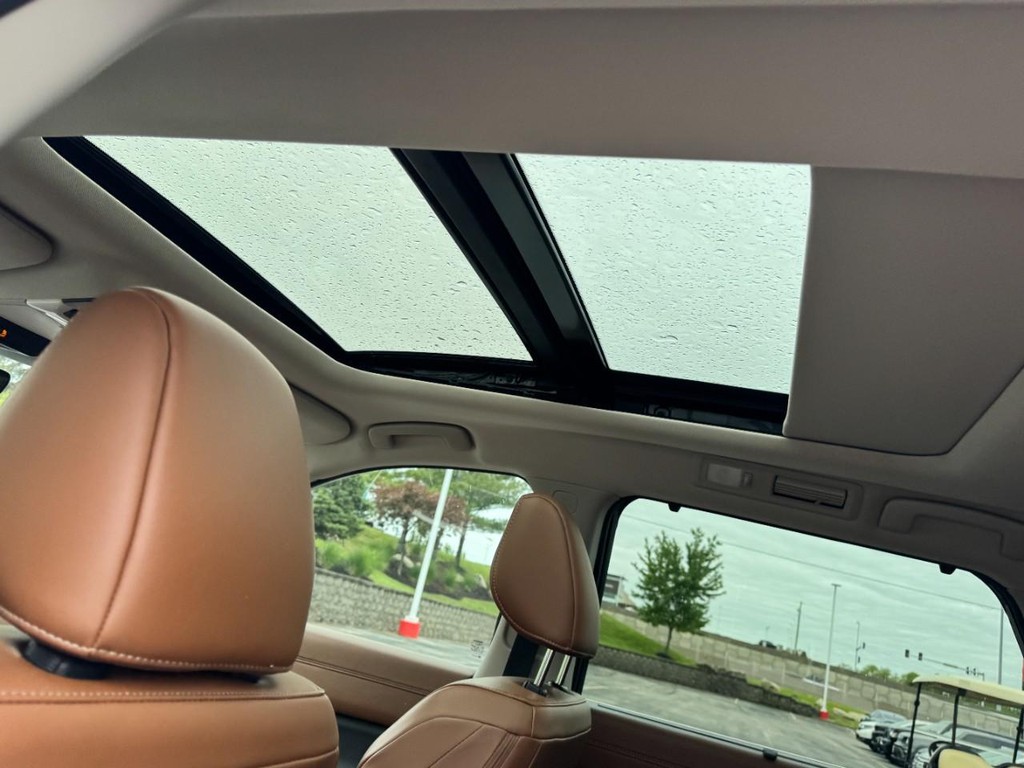 Nissan Pathfinder Vehicle Full-screen Gallery Image 11