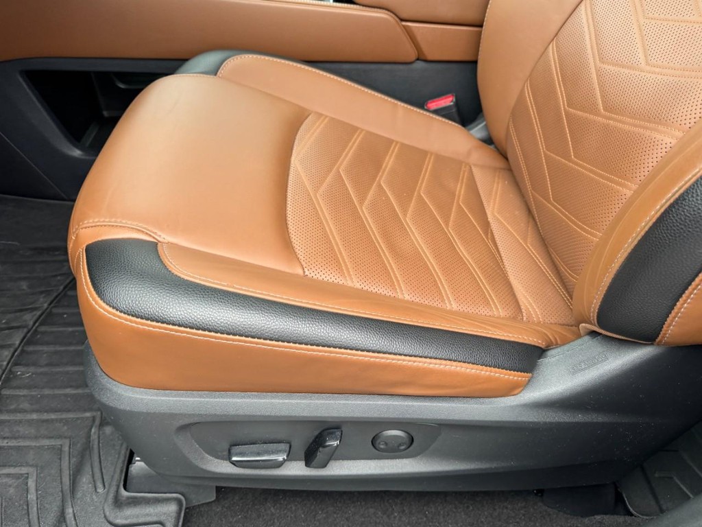 Nissan Pathfinder Vehicle Full-screen Gallery Image 16