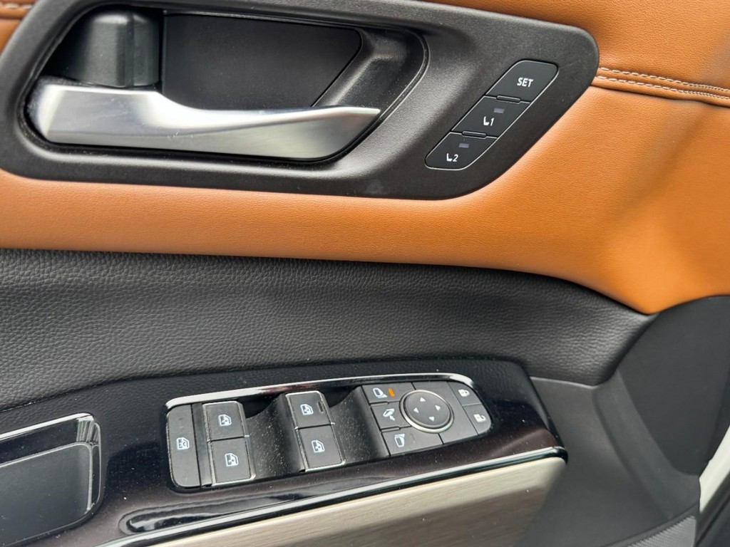 Nissan Pathfinder Vehicle Full-screen Gallery Image 17