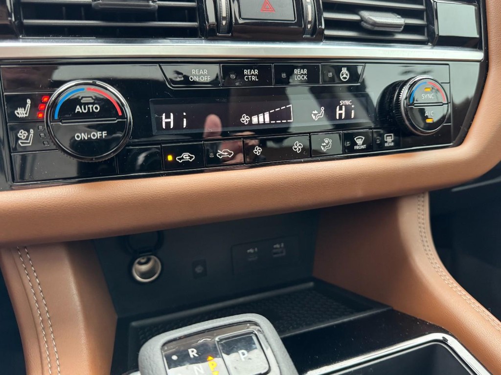 Nissan Pathfinder Vehicle Full-screen Gallery Image 20