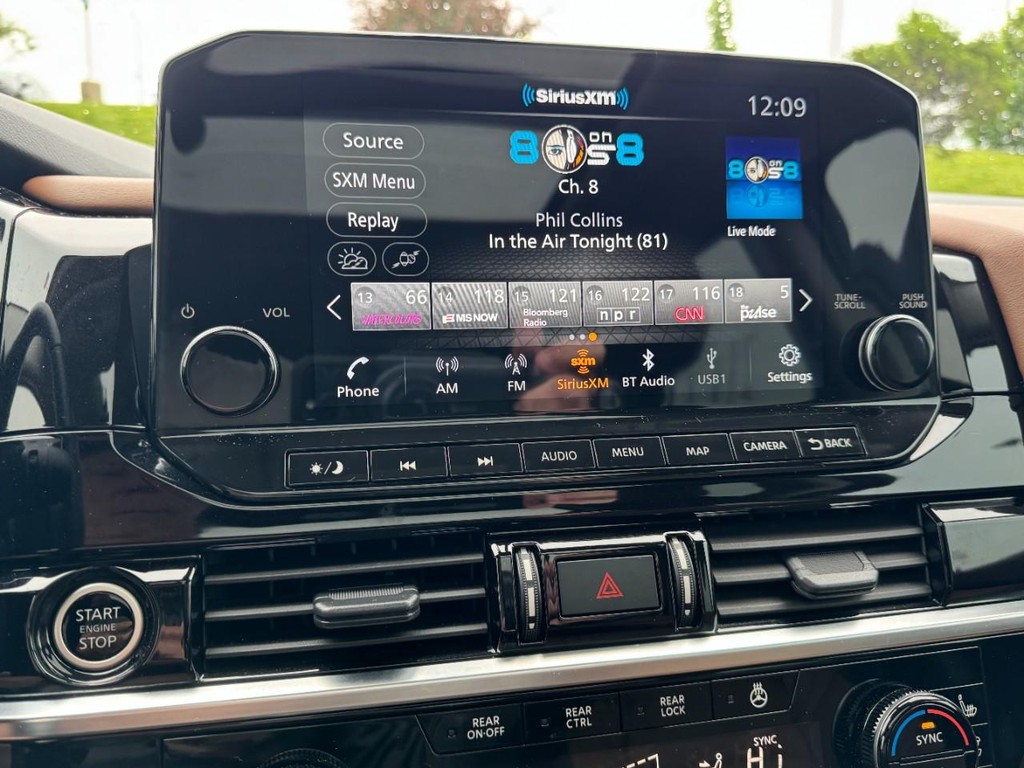 Nissan Pathfinder Vehicle Full-screen Gallery Image 21