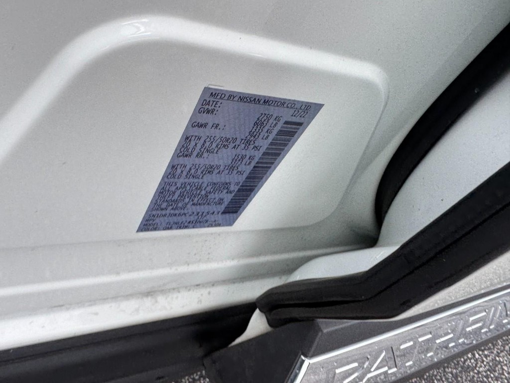 Nissan Pathfinder Vehicle Full-screen Gallery Image 26
