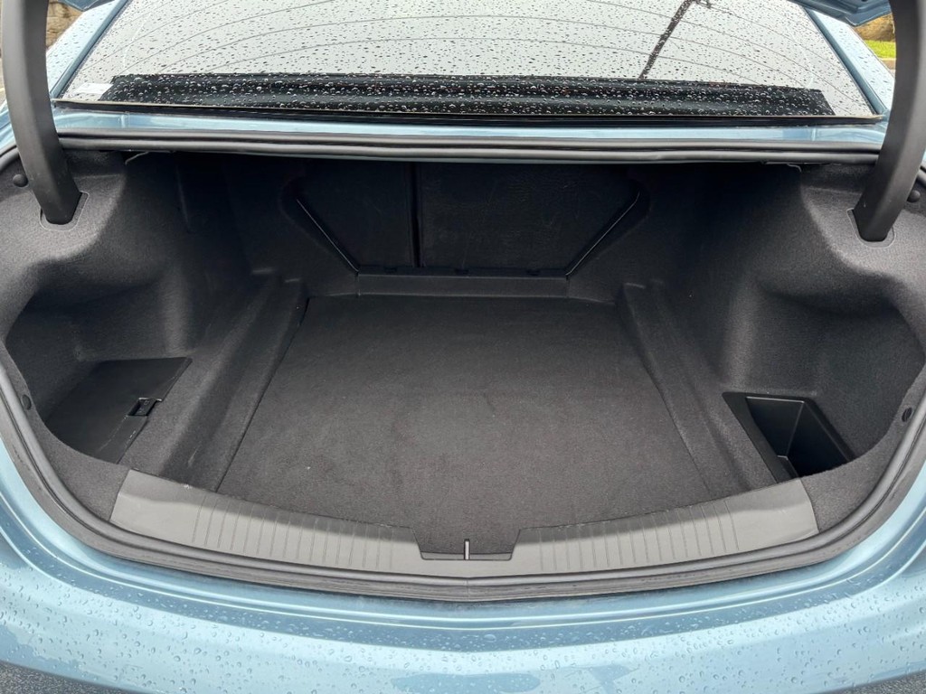 Cadillac CT5 Vehicle Full-screen Gallery Image 06