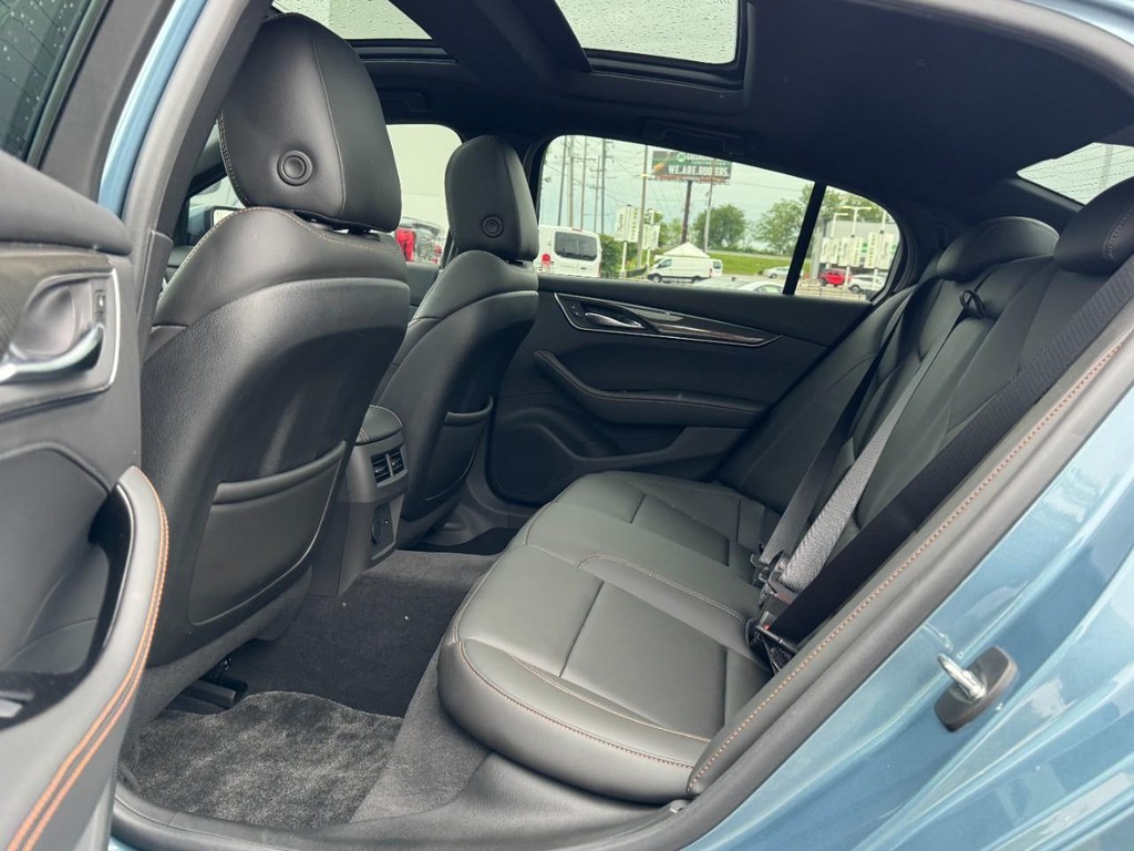Cadillac CT5 Vehicle Full-screen Gallery Image 10