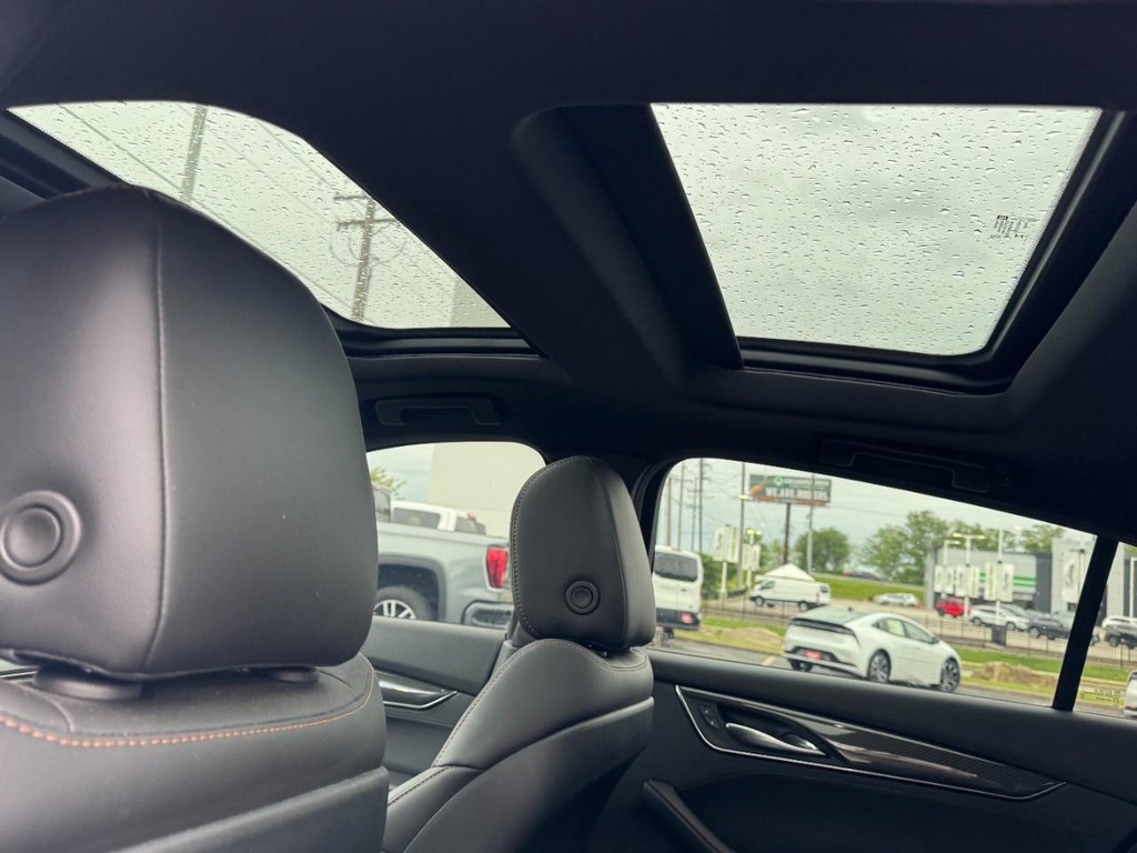 Cadillac CT5 Vehicle Full-screen Gallery Image 11