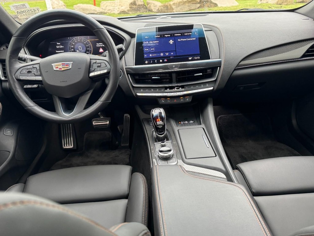 Cadillac CT5 Vehicle Full-screen Gallery Image 12