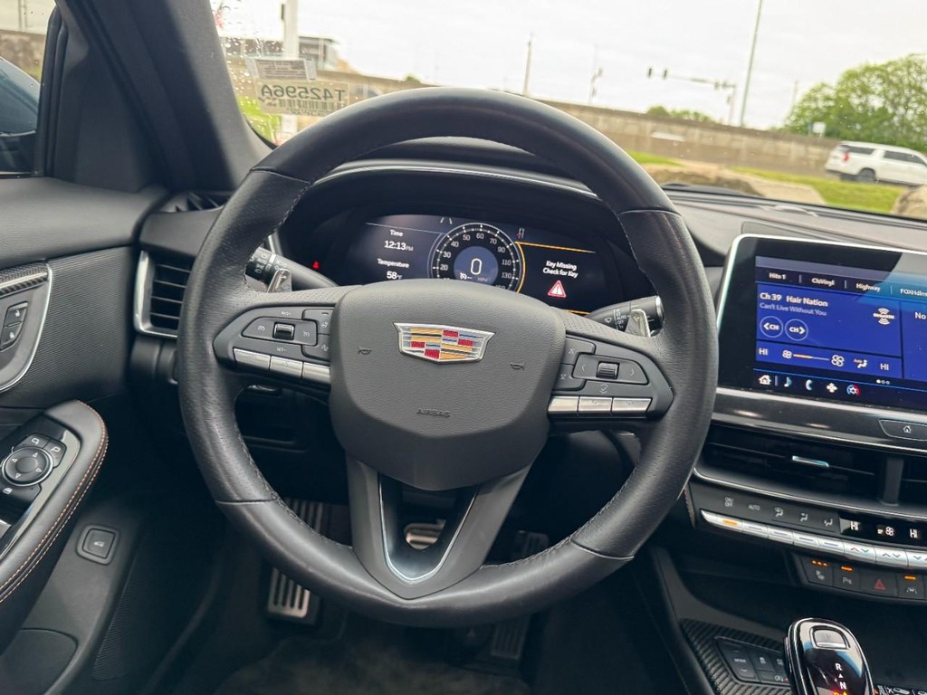 Cadillac CT5 Vehicle Full-screen Gallery Image 13