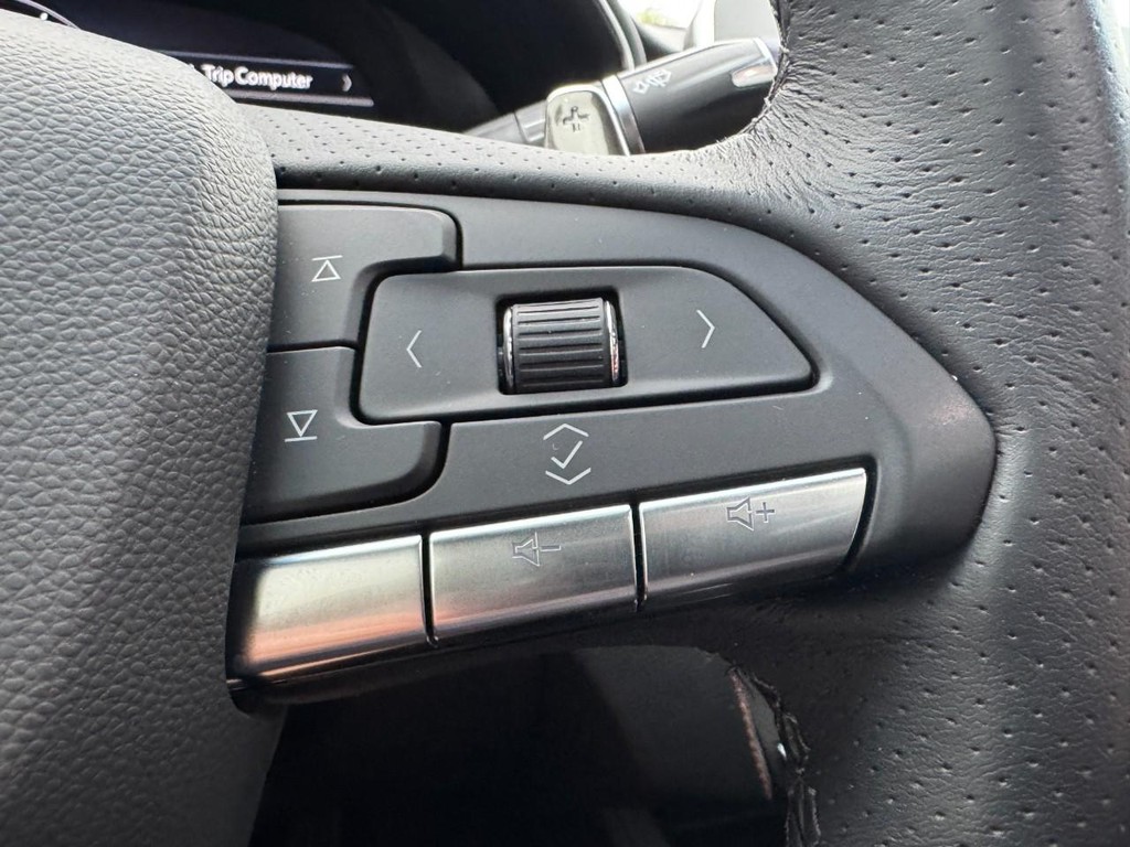 Cadillac CT5 Vehicle Full-screen Gallery Image 18