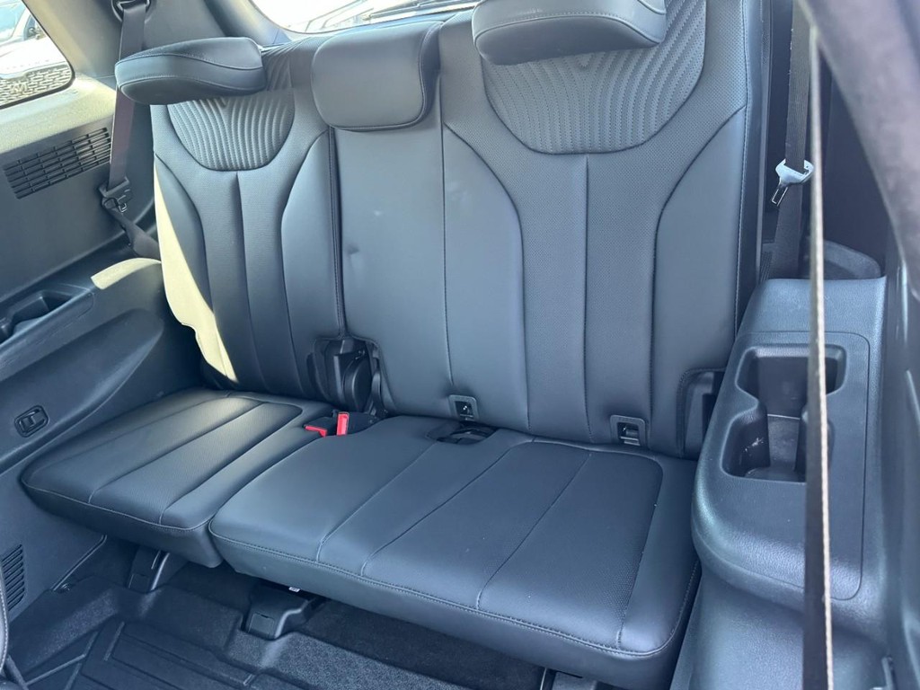 Hyundai Palisade Vehicle Full-screen Gallery Image 12