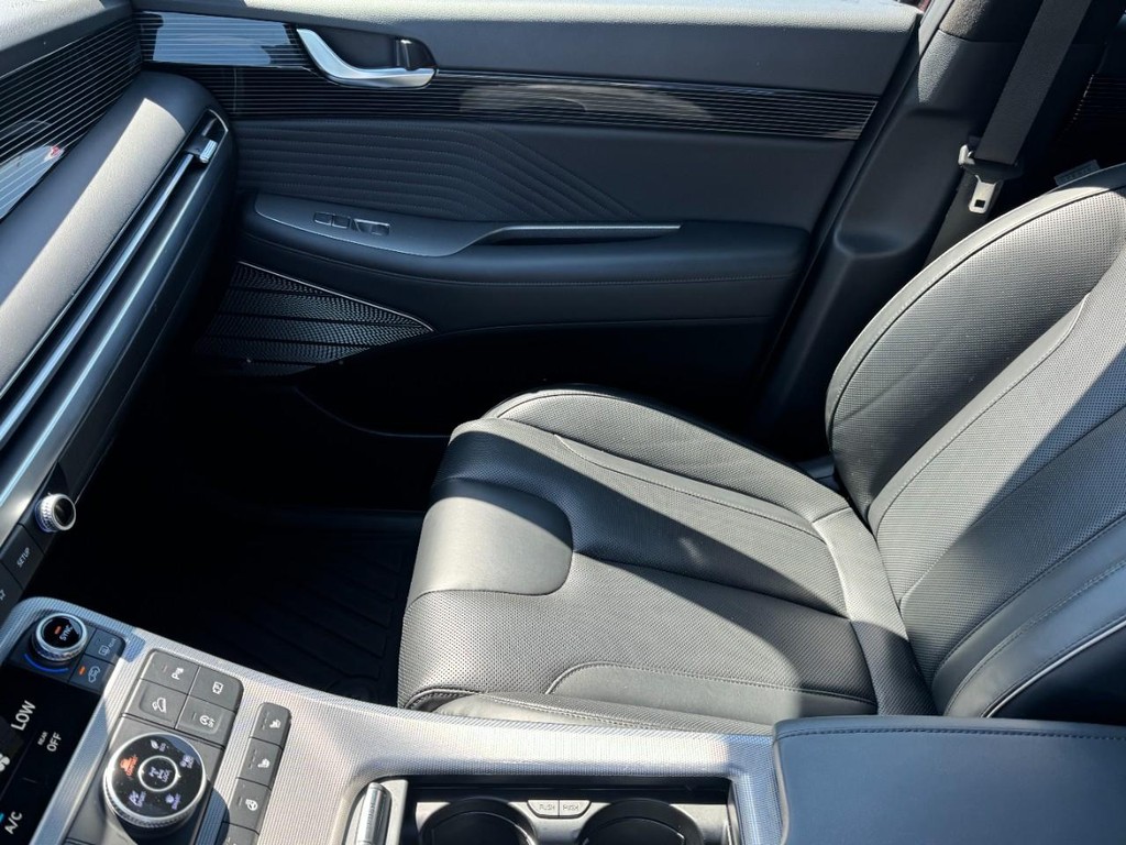 Hyundai Palisade Vehicle Full-screen Gallery Image 16