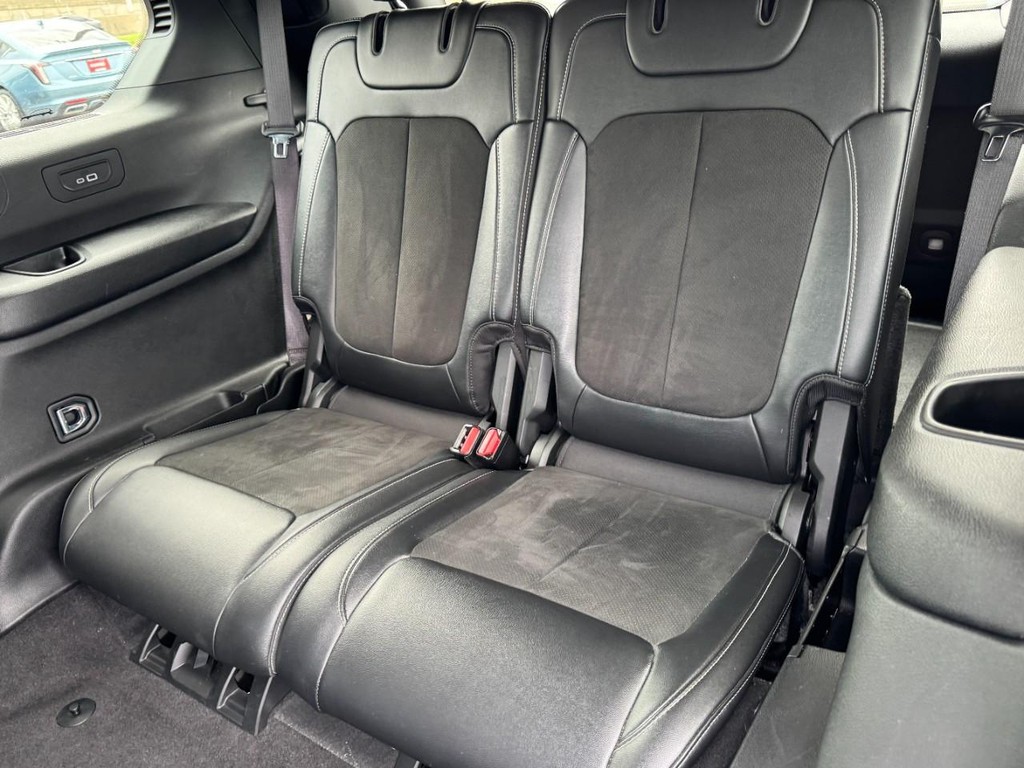 Jeep Grand Cherokee L Vehicle Full-screen Gallery Image 11