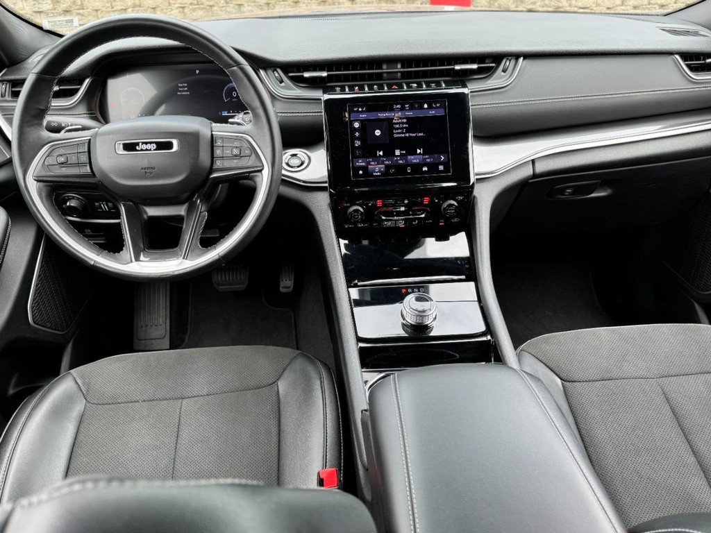 Jeep Grand Cherokee L Vehicle Full-screen Gallery Image 13