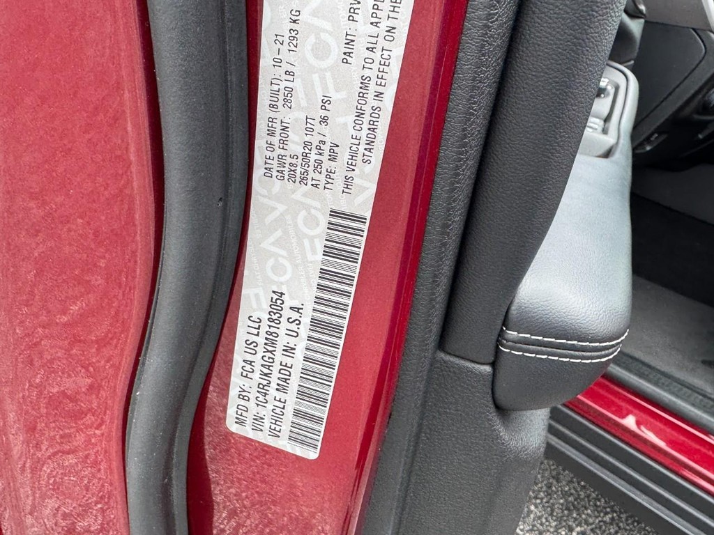 Jeep Grand Cherokee L Vehicle Full-screen Gallery Image 24
