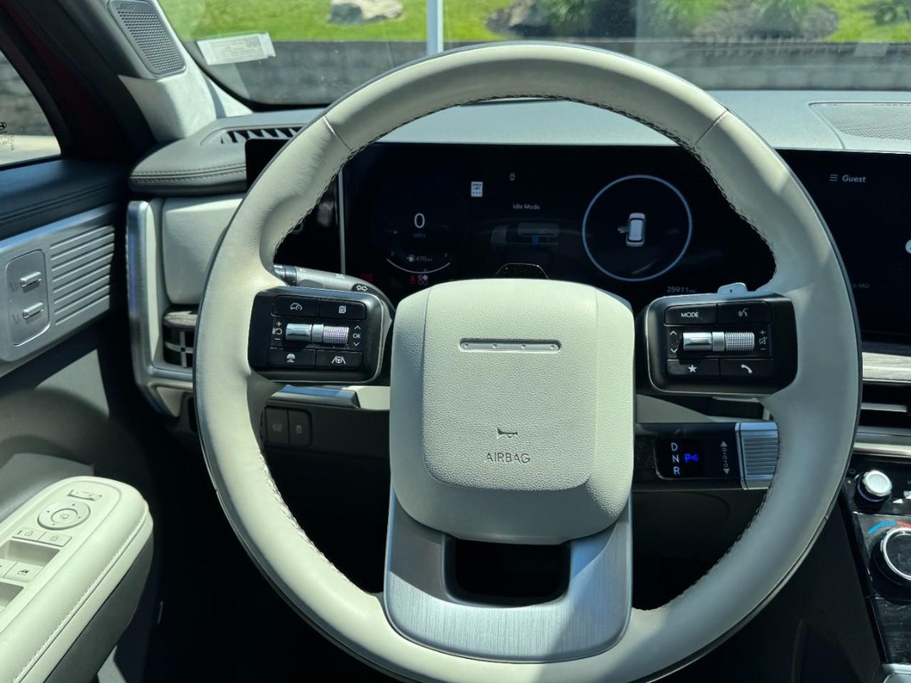 Hyundai Santa Fe Hybrid Vehicle Full-screen Gallery Image 14