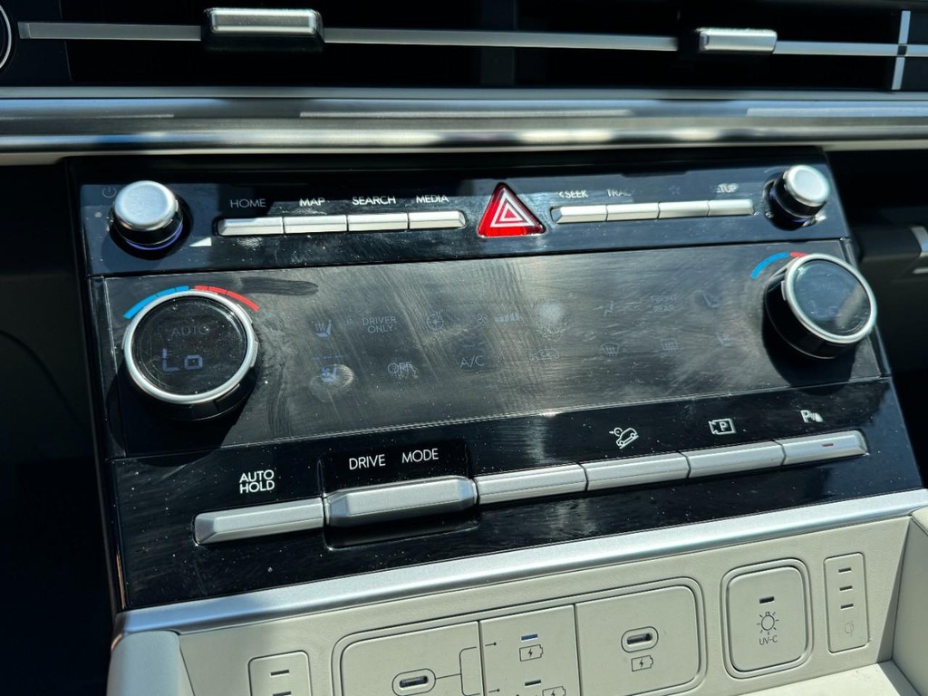 Hyundai Santa Fe Hybrid Vehicle Full-screen Gallery Image 20