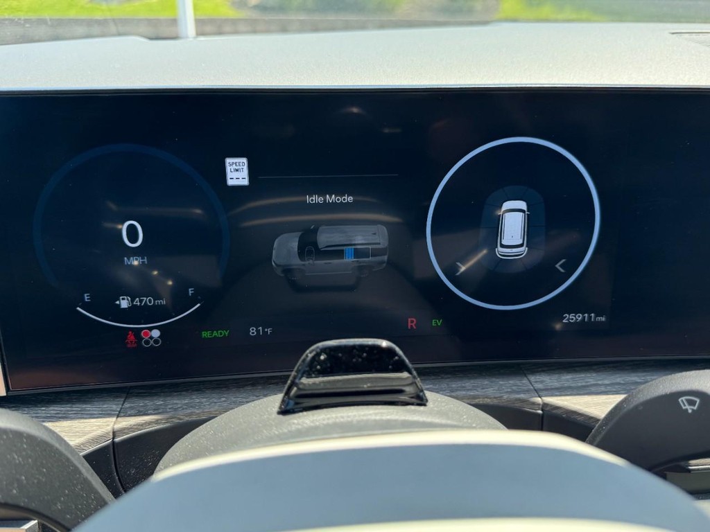 Hyundai Santa Fe Hybrid Vehicle Full-screen Gallery Image 25