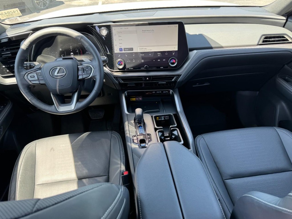Lexus TX Vehicle Full-screen Gallery Image 13