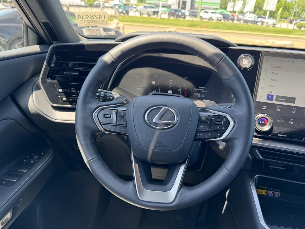Lexus TX Vehicle Full-screen Gallery Image 14